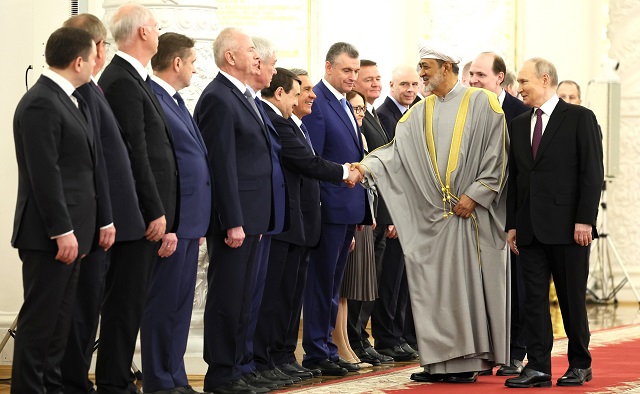 Минниханов принимает участие во встрече Путина с Султаном Омана