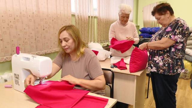 «Помощь нашим солдатам»: активистки Нижнекамска сшили более 600 подушек для бойцов СВО