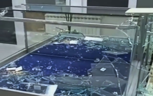 В Челнах грабители совершили налет на ювелирный магазин – видео