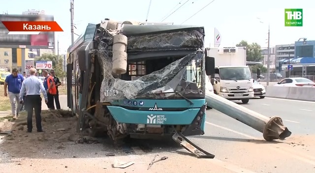 Семеро пострадавших, четыре кареты «скорой»: подробности ДТП с троллейбусом в Казани