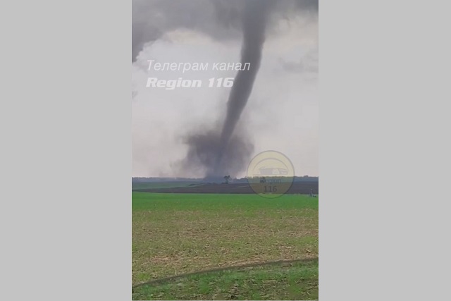 Метеорологи прокомментировали видеозапись со смерчем в Татарстане 