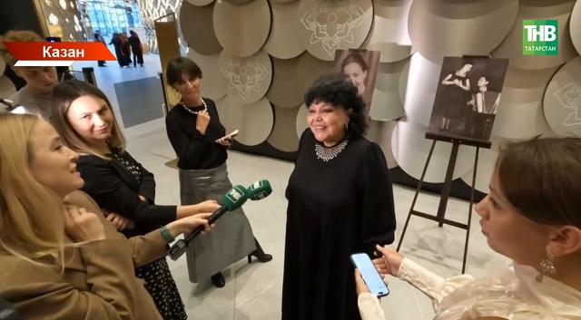 Әлфия Авзалова мирасын кадерләп саклаучылар Галиәсгар Камал театрына җыелды