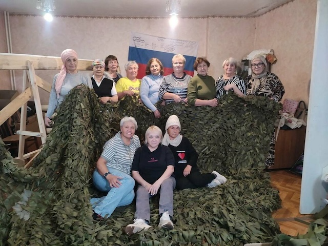 Лениногорские волонтёры изготовили 700 масксетей и наладили пошив плащей для участников СВО
