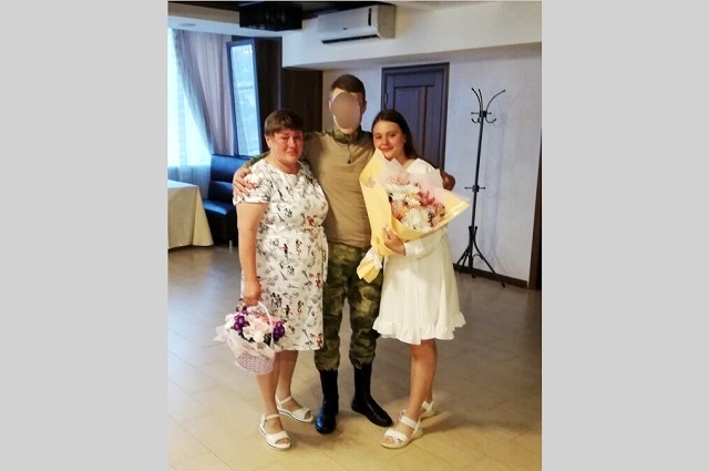 Махсус операциядән ялга кайткан хәрби туганнарына сюрприз ясаган