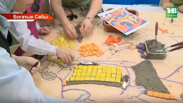 Школьники из Богатых Сабов и московский художник создали четырёхметровое панно по сказкам Тукая