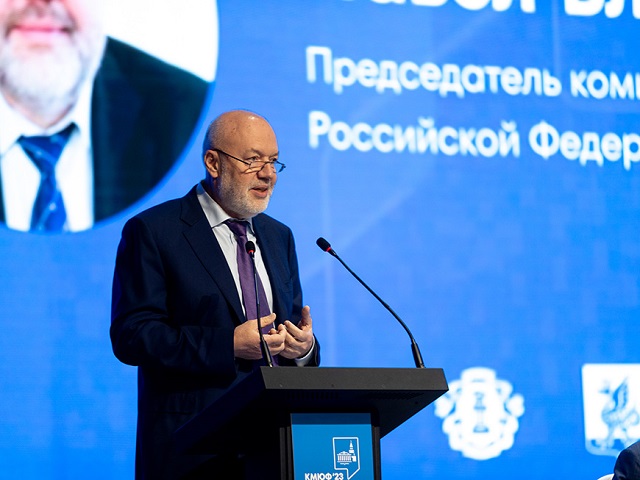 Крашенинников предложил проводить в школах Казани открытые уроки по конституции