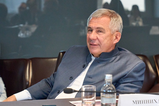 Раис Татарстана и Максут Шадаев открыли форум Kazan Digital Week-2023