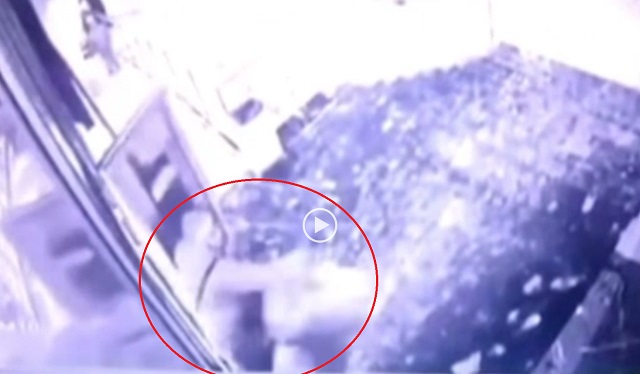 Полиция Югры нашла отморозка, сбившего с ног пенсионерку на входе в магазин