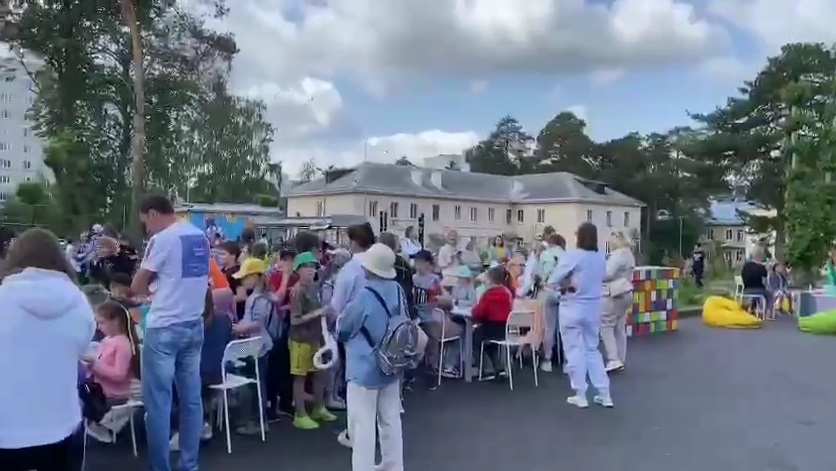 Дәрвишләр бистәсендә зур төзекләндерүдән соң ишегалдын кулланылышка тапшырдылар