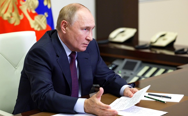 Президент РФ предложил обсудить экономическую базу для успешного завершения СВО