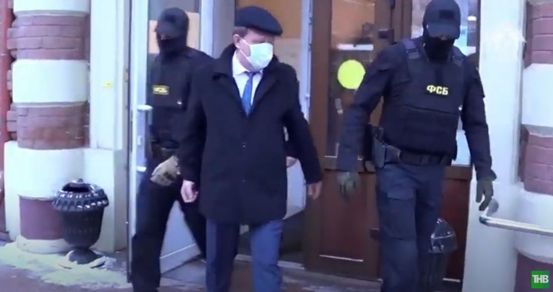 Жена мэра Томска перед обыском выбросила из окна 1,3 млрд рублей