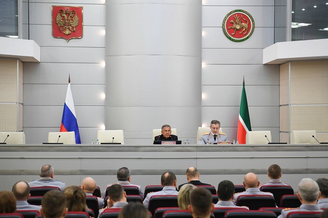 Минниханов назвал главную задачу полицейских Татарстана в период СВО - видео