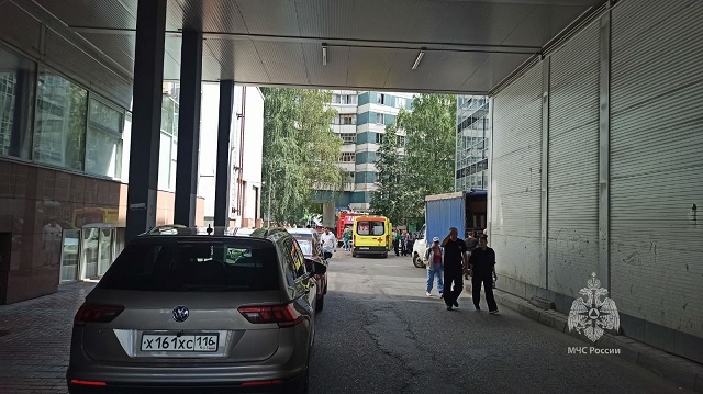 В Набережных Челнах два человека надышались угарным газом при пожаре в ТЦ