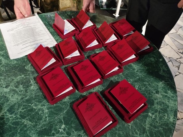 Ветеранов Набережных Челнов наградили медалями за участие в СВО