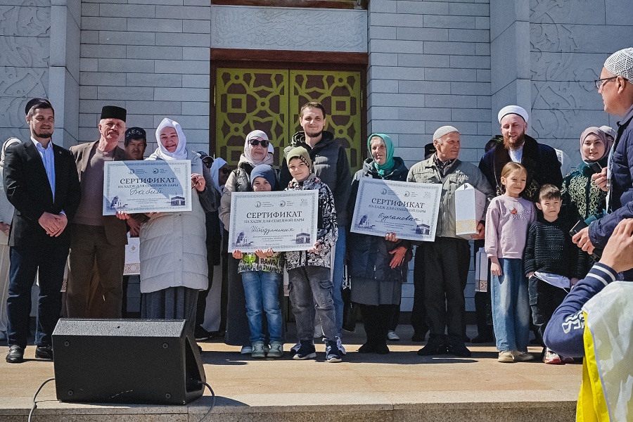 Изге Болгар җыенында Гаилә елы уңаеннан парлар арасында хаҗга 6 юллама уйнатылган