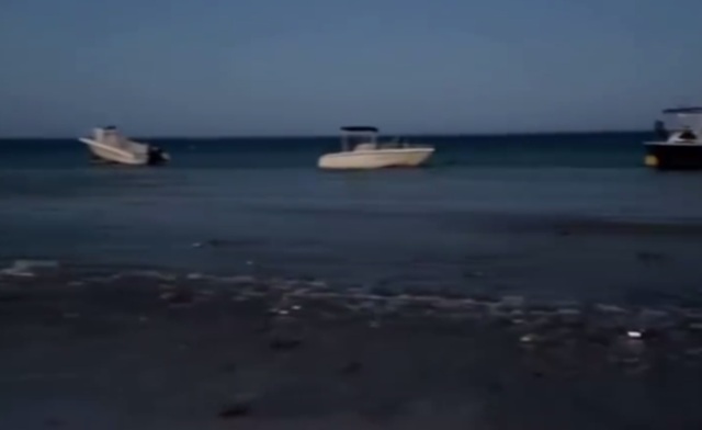 Море «убежало» от берега во время затмения в Испании — видео