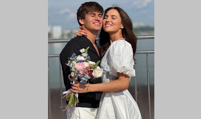 Узаконившие свой союз Ришат Тухватуллин и Алия Карачурина опубликовали шикарные снимки из загса