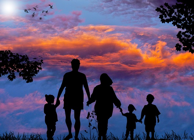 Раис РТ наградил родителей 13 детей медалью за заслуги в укреплении института семьи