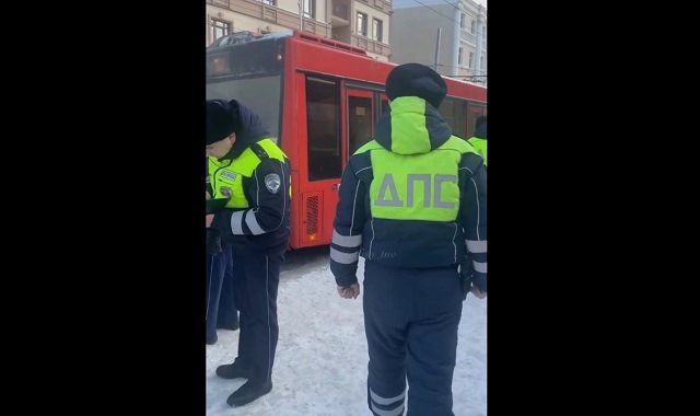 Казан үзәгендә 86 яшьлек пенсионер автобус тәгәрмәче астында калып вафат булган