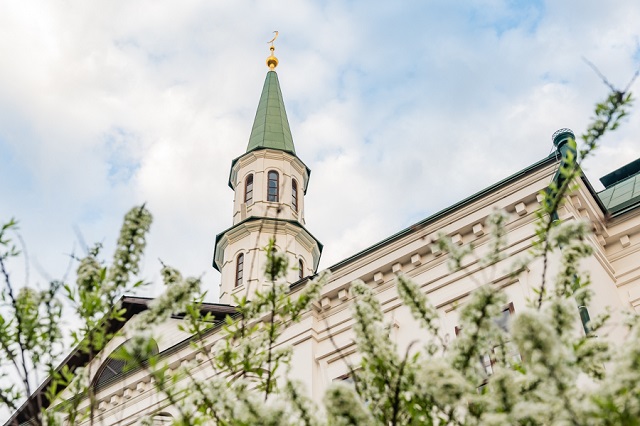 Прямая трансляция на ТНВ: Ураза-Байрам. Проповедь в мечети имени Ахмадзаки хазрата Сафиуллина