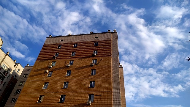 В Челнах после падения из окна трехлетнего ребенка возбудили уголовное дело