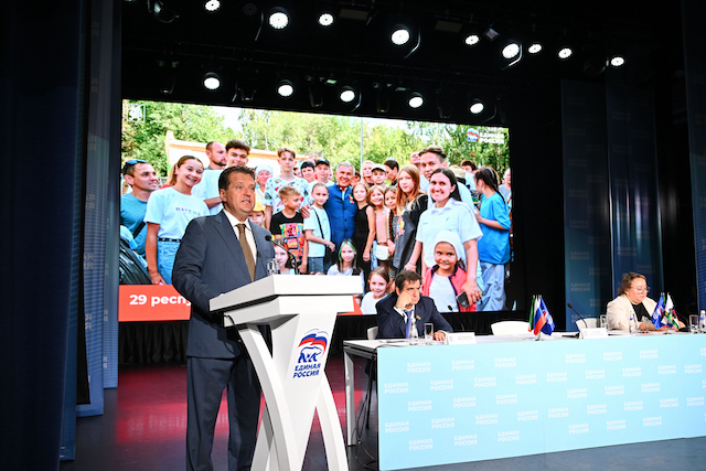 Метшин: жители Казани отправили более 1 600 тонн помощи в зону СВО