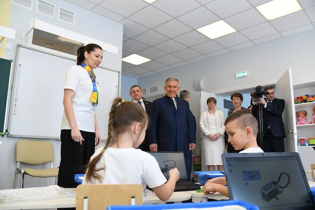 «Будущее – это наши дети»: Минниханов оценил новый детсад в Лаишевском районе РТ