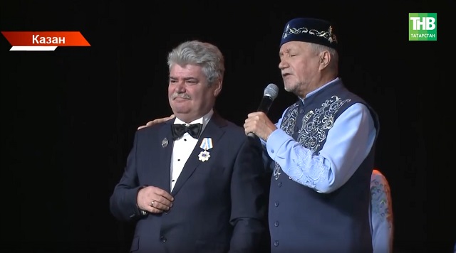 Казанда татар дәүләт җыр һәм бию ансамбленең сәнгать җитәкчесе Айрат Хәмитовның юбилеен билгеләп үттеләр