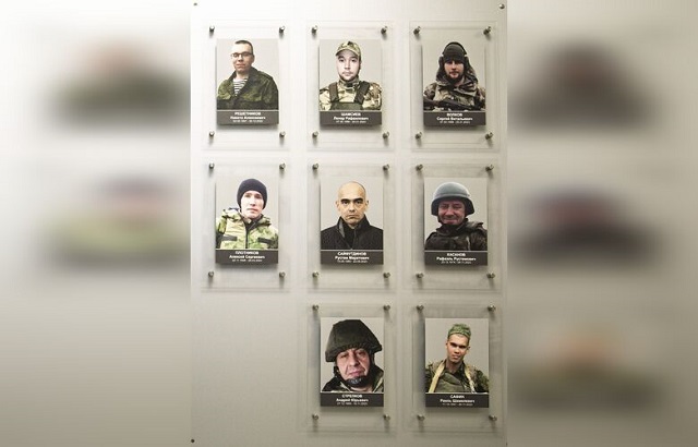 Стенд в честь погибших бойцов СВО открыли на автомобильном заводе «КАМАЗа»