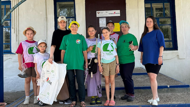 Татарстанские школьники очистили Волгу в честь Дня эколога