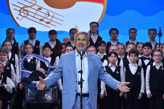 Раис РТ посетил гала-концерт детского музыкального благотворительного фестиваля «Белый пароход»