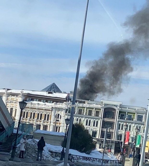 В центре Казани вспыхнуло здание ГУМа - видео