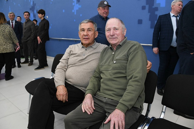 Минниханов пообщался с земляками в Богатых Сабах