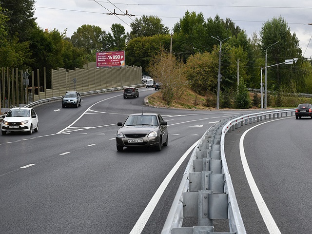 На одном из участков Фермского шоссе в Казани изменили схему движения