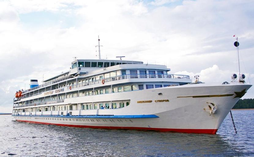 55 пассажиров с теплохода, где выявили вспышку коронавируса, доставили в Казань