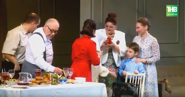 «Әни килде»: Тинчурин театрында премьера