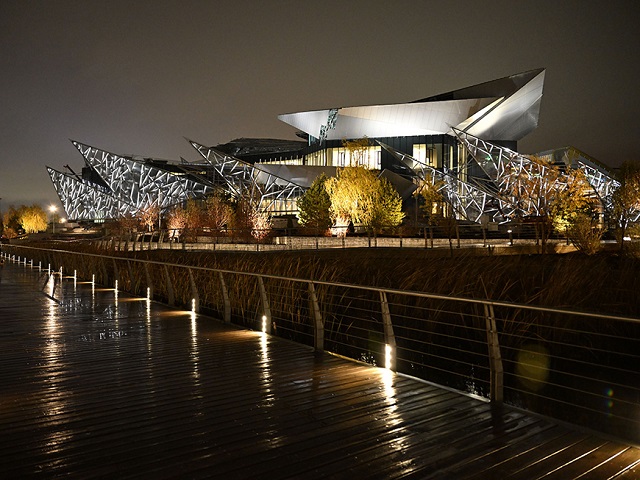 В Казани обновляют фасады домов у театра Камала