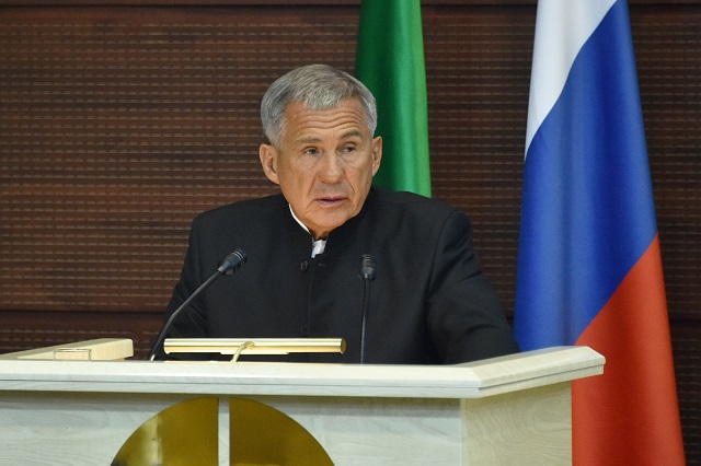 Минниханов поручил привлечь дополнительную технику к очистке снега в Татарстане