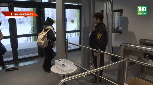 На входе как в аэропорту: как изменились школы Нижнекамска после усиления охраны