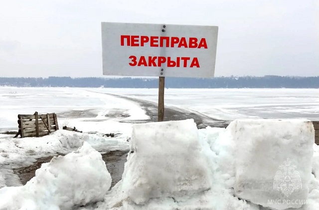 Лед стал рыхлым и опасным: в Татарстане закрываются все переправы через Волгу