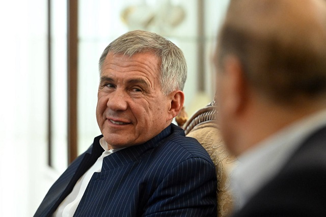 Рустам Минниханов в Иране обсудил поставки местных сладостей в Татарстан