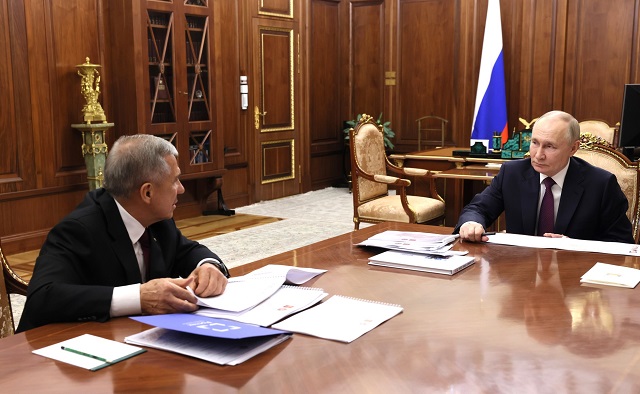 Минниханов поблагодарил Путина за поддержку в сохранении языков российских народов