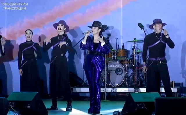 Илсөя Бәдретдинова Россия көнендә чыгыш ясаган өчен Катя Лельгә караганда 2,7 тапкырга азрак акча алган