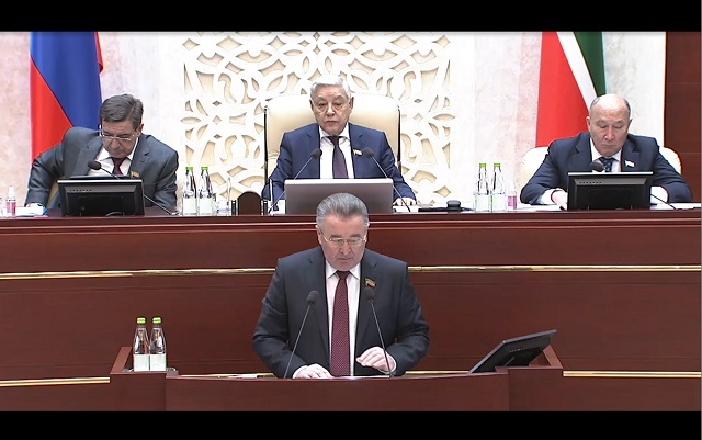 Госсовет РТ приступил к рассмотрению закона о внесении поправок в Конституцию Татарстана