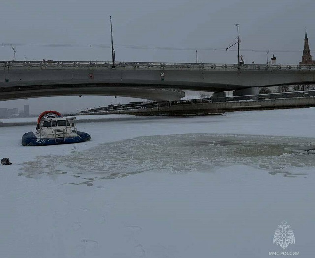 В Казани снегоход с двумя мужчинами провалился под лед