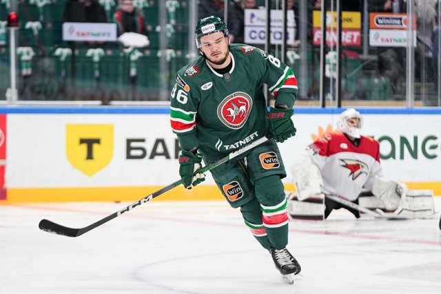 Нападающий «Ак Барса» Дыняк прокомментировал поражение и инцидент со смартфоном на льду