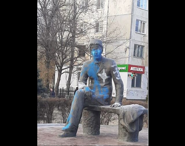 Памятник Габдулле Тукаю в Астрахани подвергся осквернению