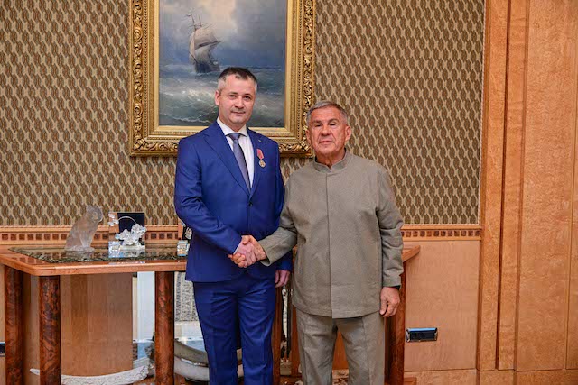 Раис РТ удостоил Василия Медведева медали «100 лет образования ТАССР»