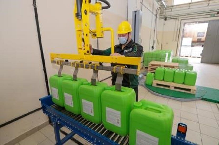 Завод «Татнефти» наладил выпуск необходимого количества антисептиков