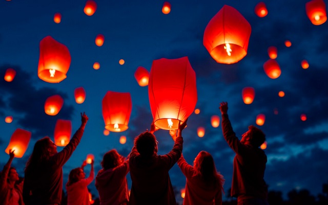 Красота или смерть: эколог КФУ развеяла пять мифов о небесных фонариках и шарах